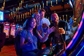 အွန်လိုင်းမှ ဘောလုံးပွဲ Odds ကြည့်ရှုပြီး Burma8 Sportsbook တွင် လောင်းကစားနေသည့် မြင်ကွင်း